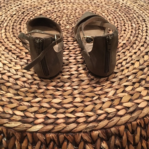 Old Navy olive green studded flats - Picture 2 of 5